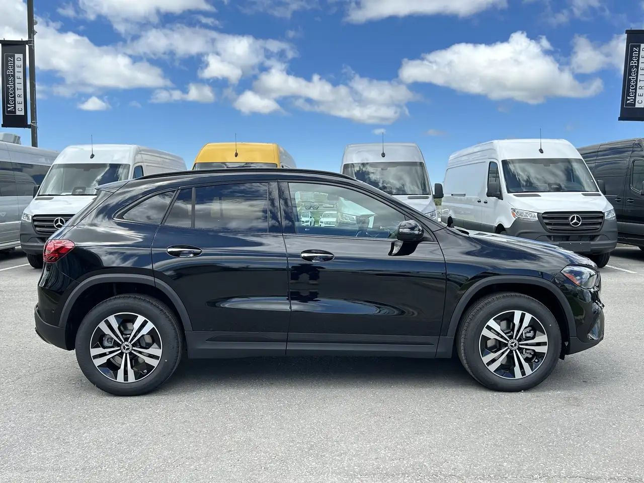 Mercedes-Benz GLA снимка Mercedes-Benz GLA