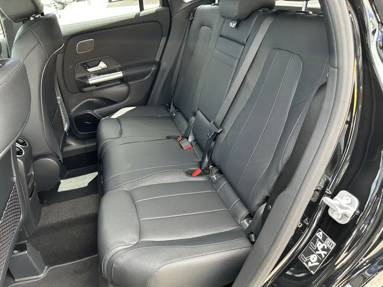 Mercedes-Benz GLA снимка Mercedes-Benz GLA