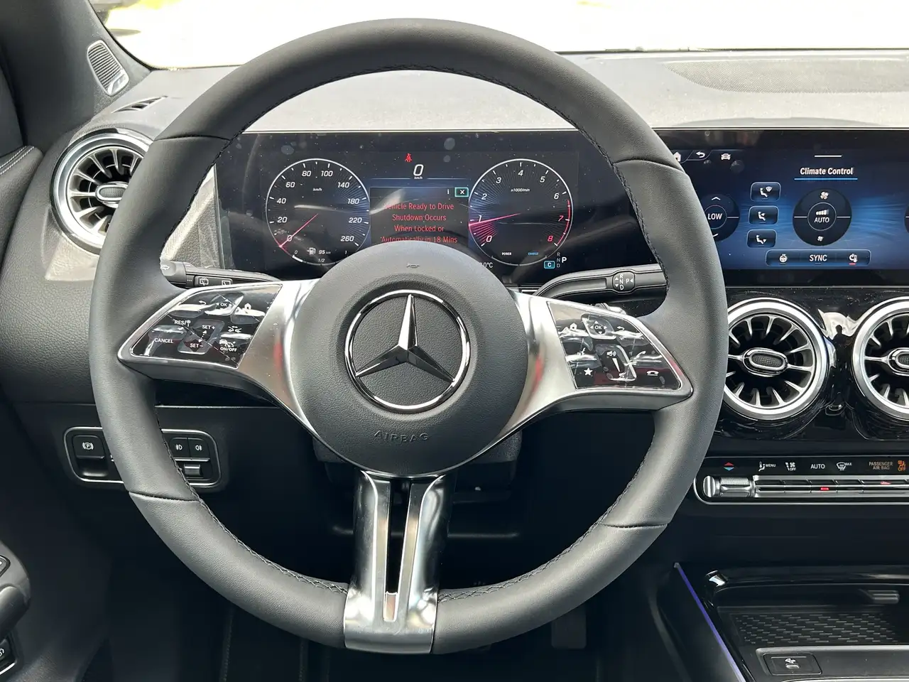 Mercedes-Benz GLA снимка Mercedes-Benz GLA