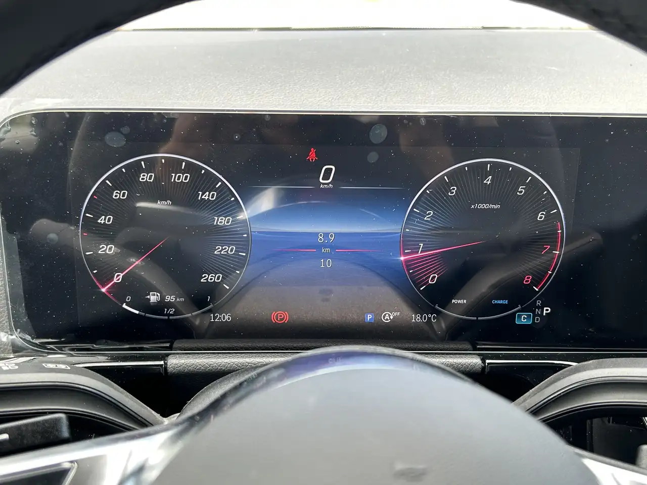 Mercedes-Benz GLA снимка Mercedes-Benz GLA