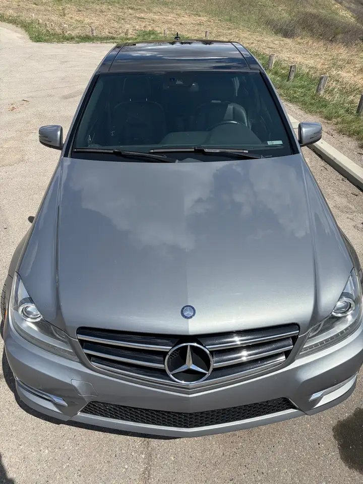 Mercedes-Benz C-Class снимка Mercedes-Benz C-Class