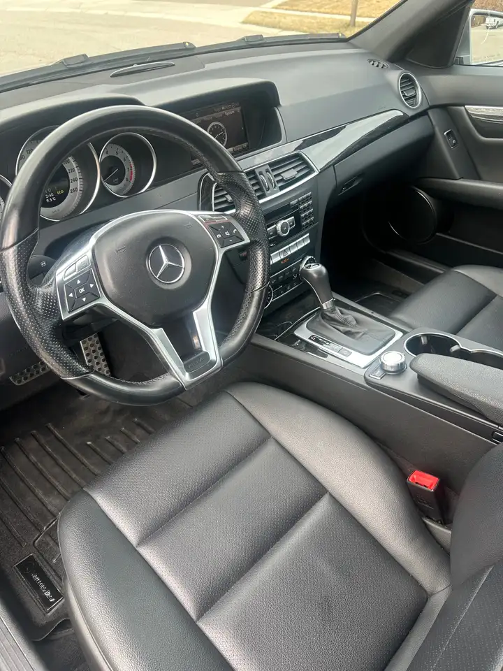 Mercedes-Benz C-Class снимка Mercedes-Benz C-Class