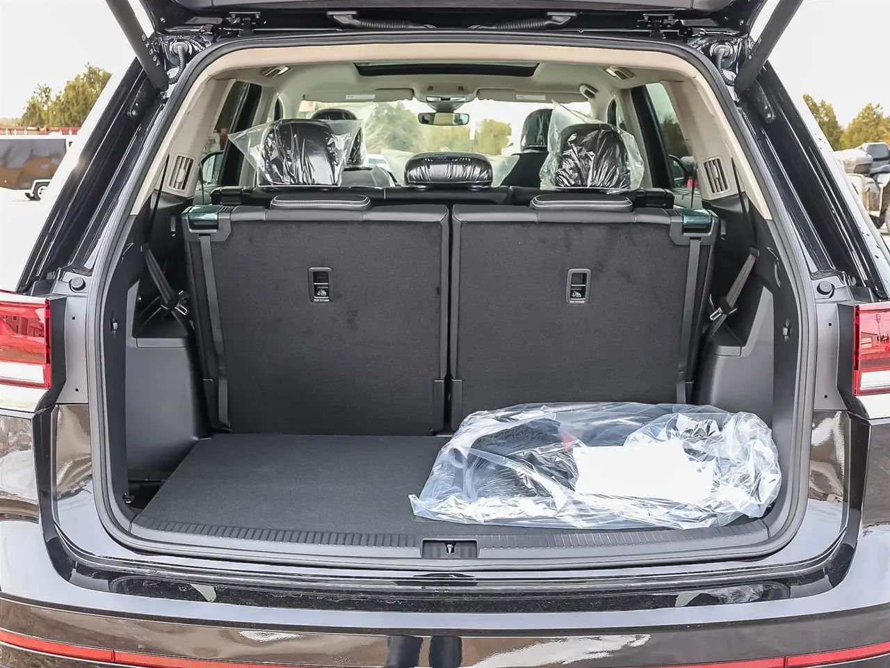 Volkswagen Atlas снимка Volkswagen Atlas