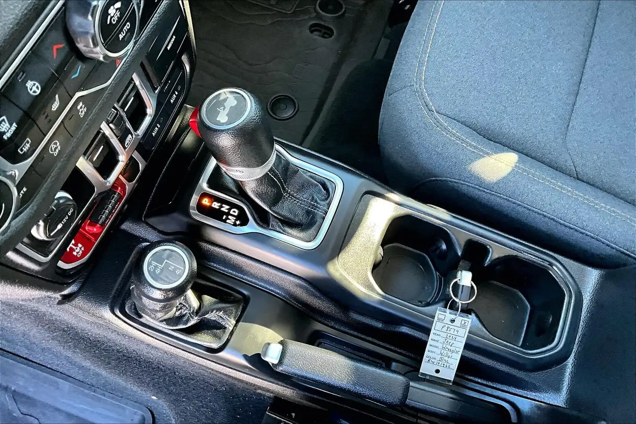 Jeep Wrangler снимка Jeep Wrangler