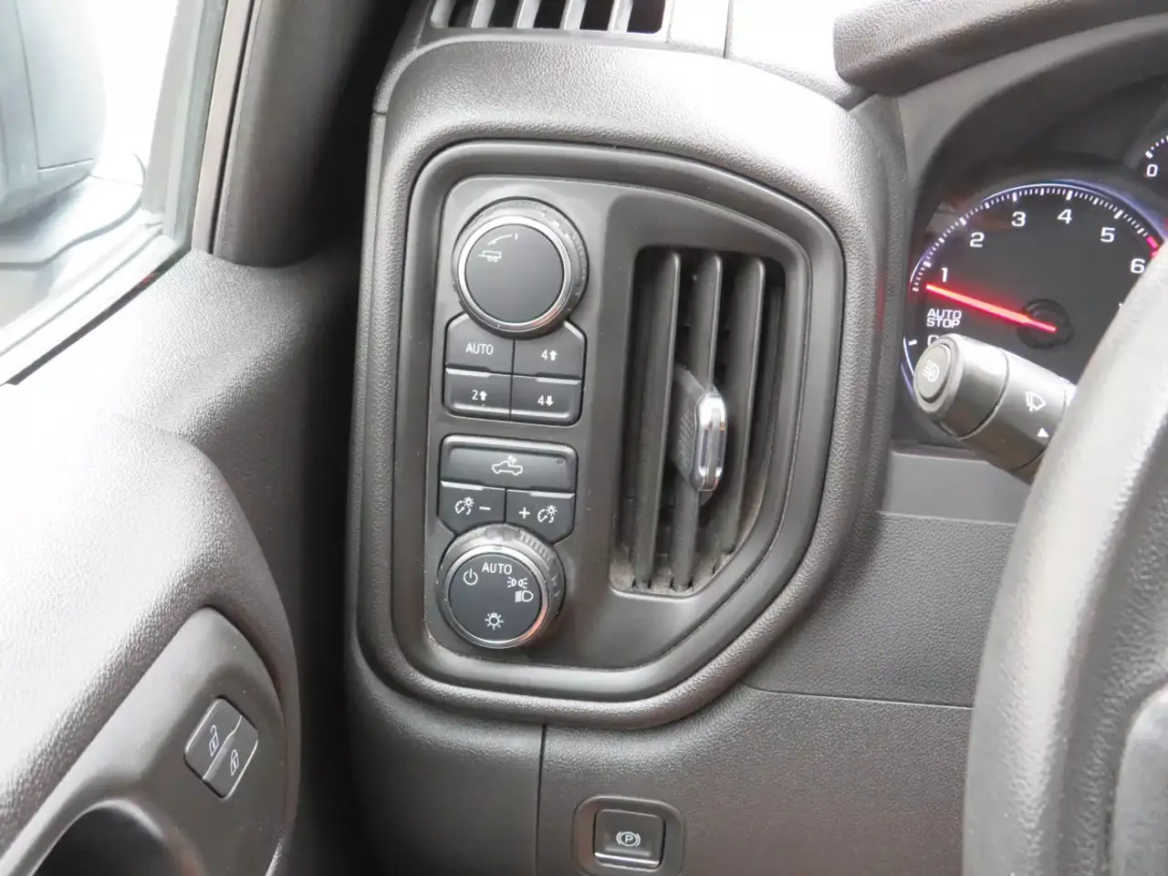 Chevrolet Silverado 1500 снимка Chevrolet Silverado 1500
