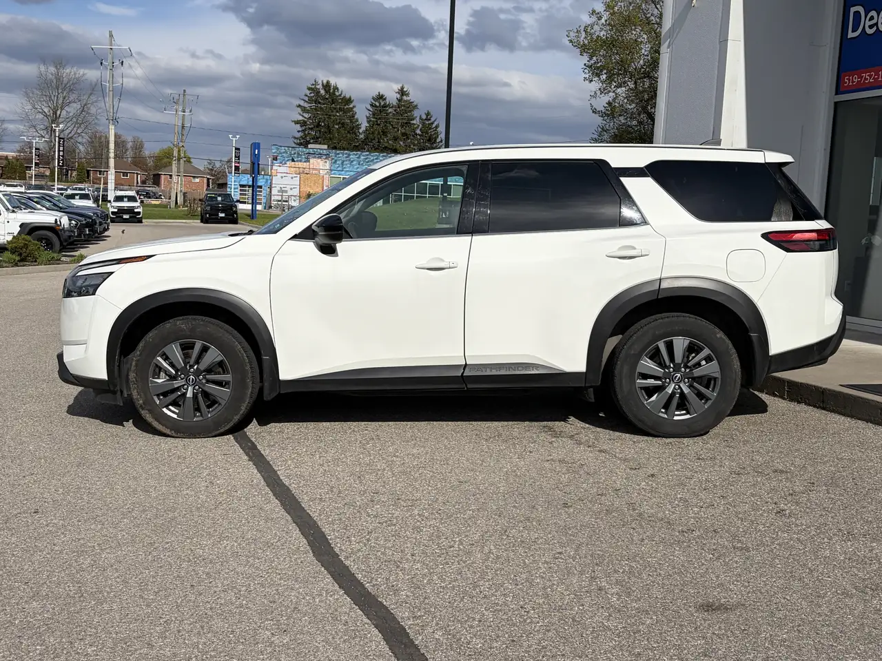 Nissan Pathfinder снимка Nissan Pathfinder