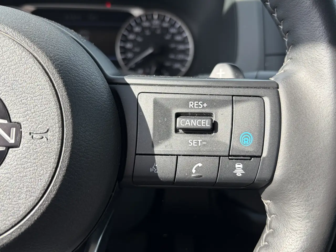 Nissan Pathfinder снимка Nissan Pathfinder