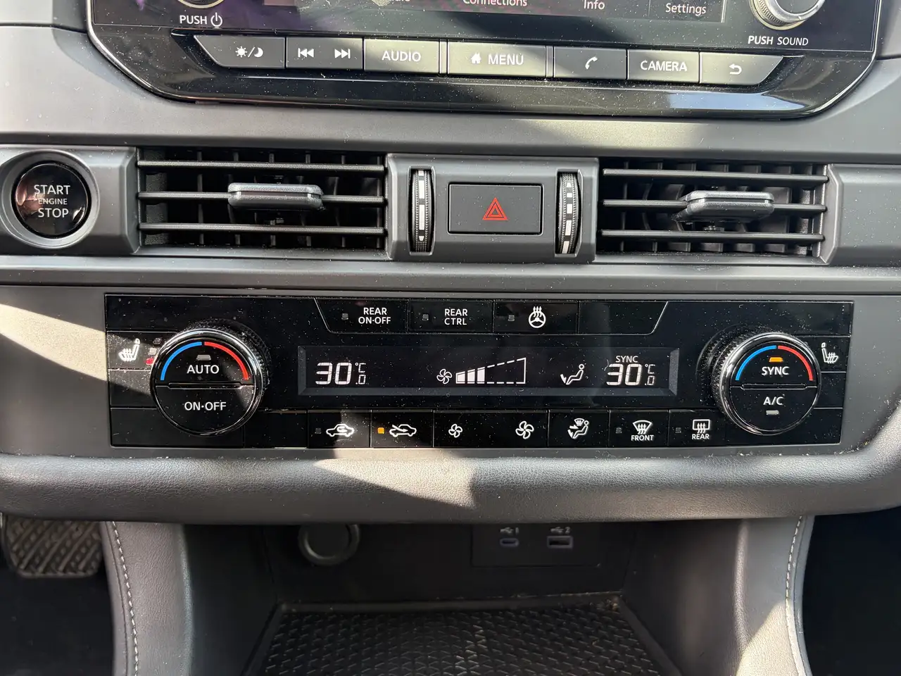Nissan Pathfinder снимка Nissan Pathfinder