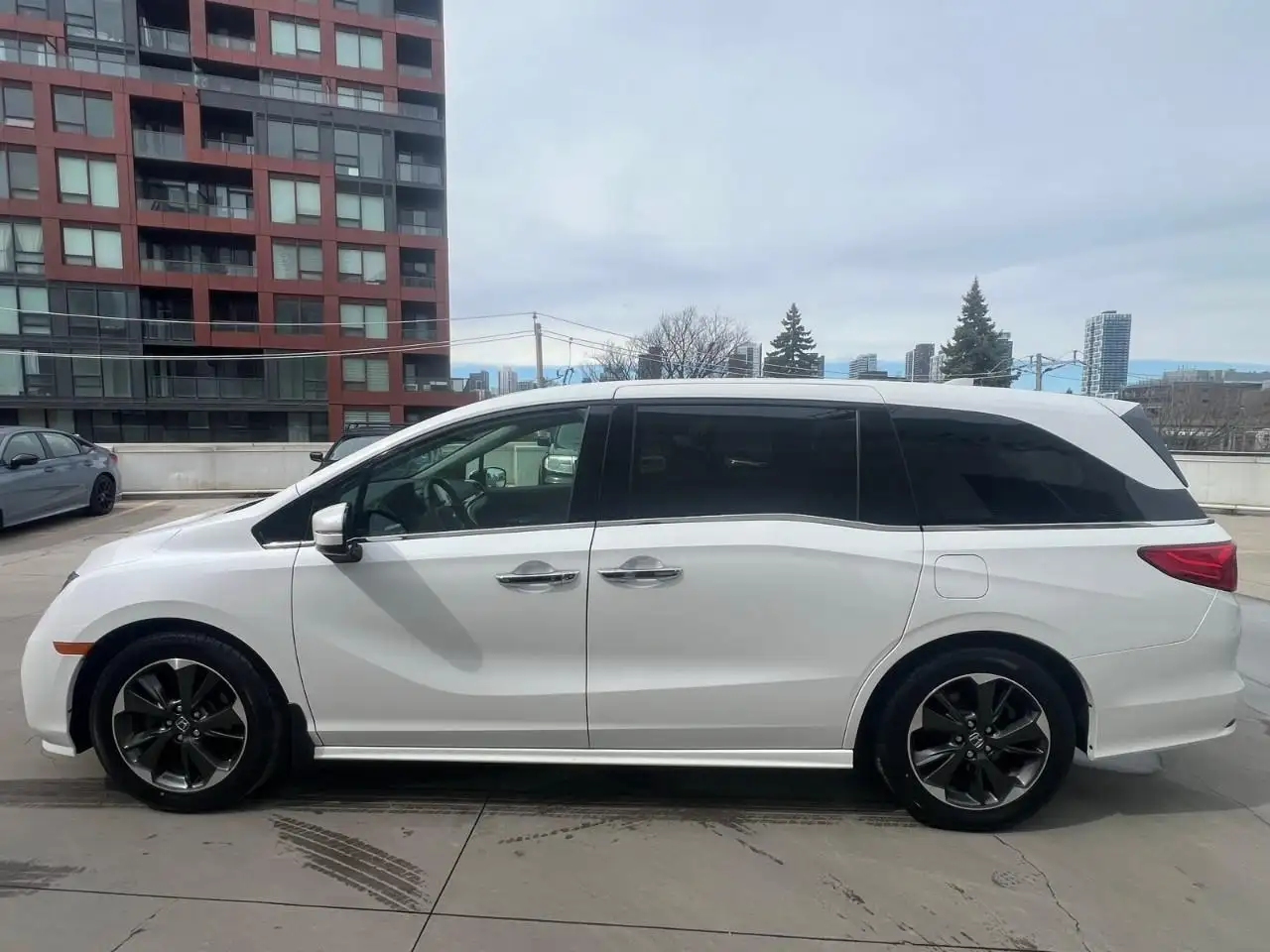 Honda Odyssey снимка Honda Odyssey