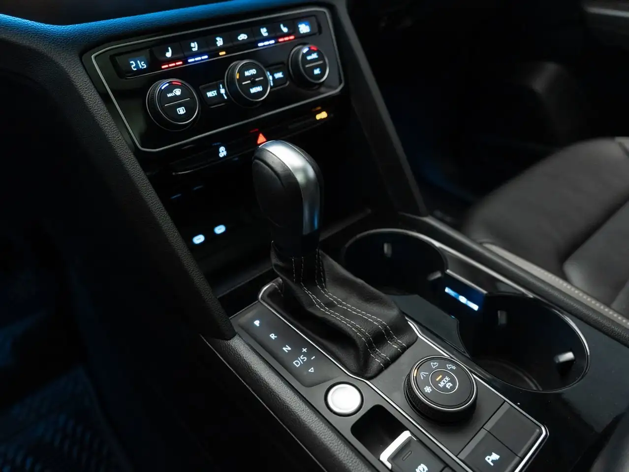 Volkswagen Atlas снимка Volkswagen Atlas