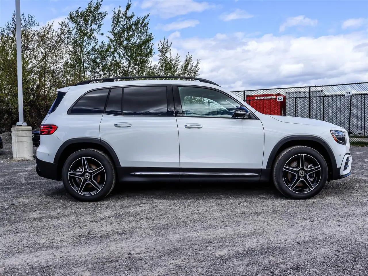 Mercedes-Benz GLB снимка Mercedes-Benz GLB