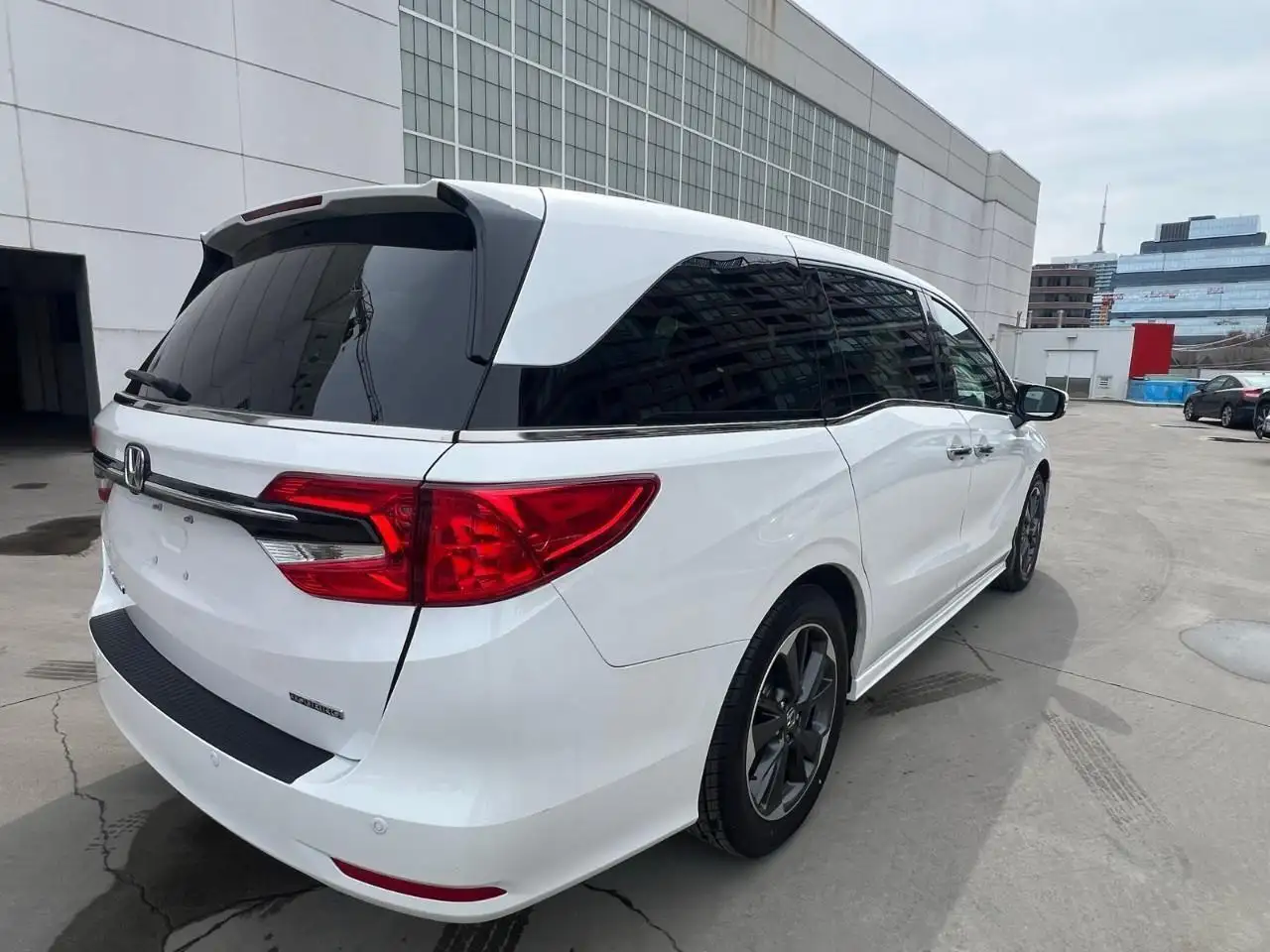 Honda Odyssey снимка Honda Odyssey