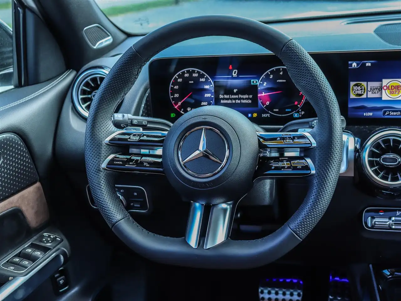 Mercedes-Benz GLB снимка Mercedes-Benz GLB