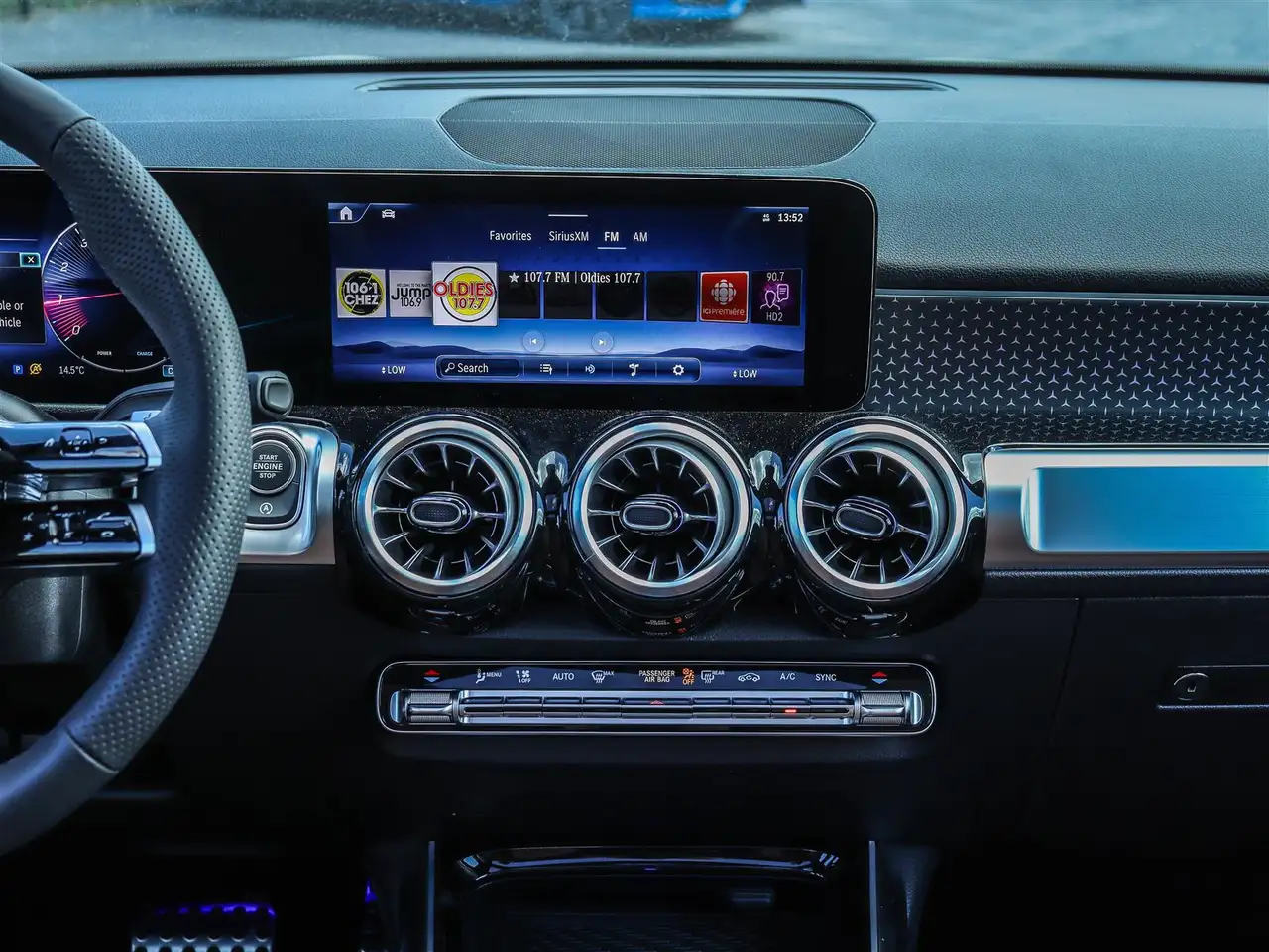Mercedes-Benz GLB снимка Mercedes-Benz GLB