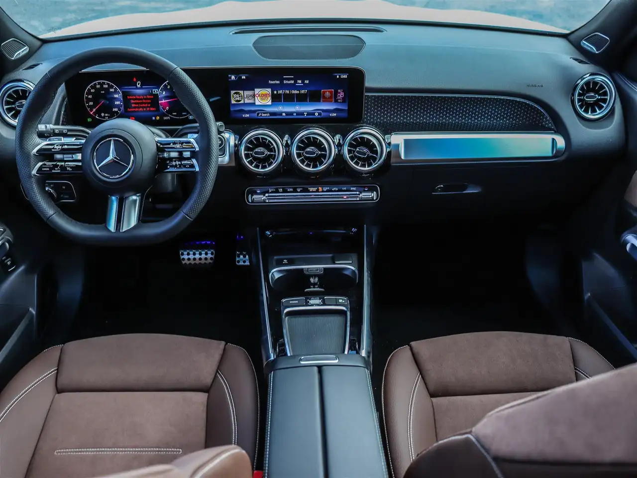 Mercedes-Benz GLB снимка Mercedes-Benz GLB