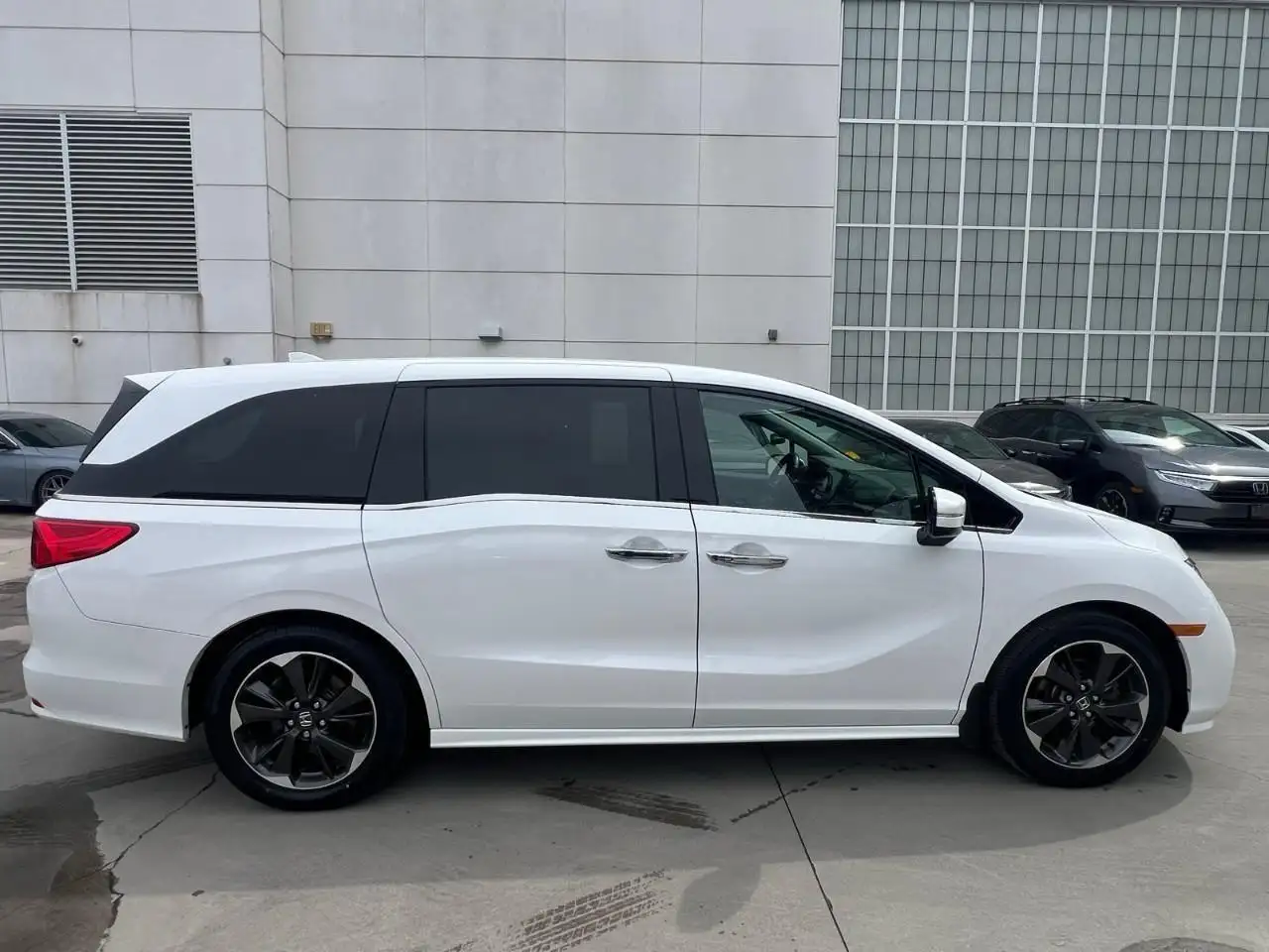 Honda Odyssey снимка Honda Odyssey