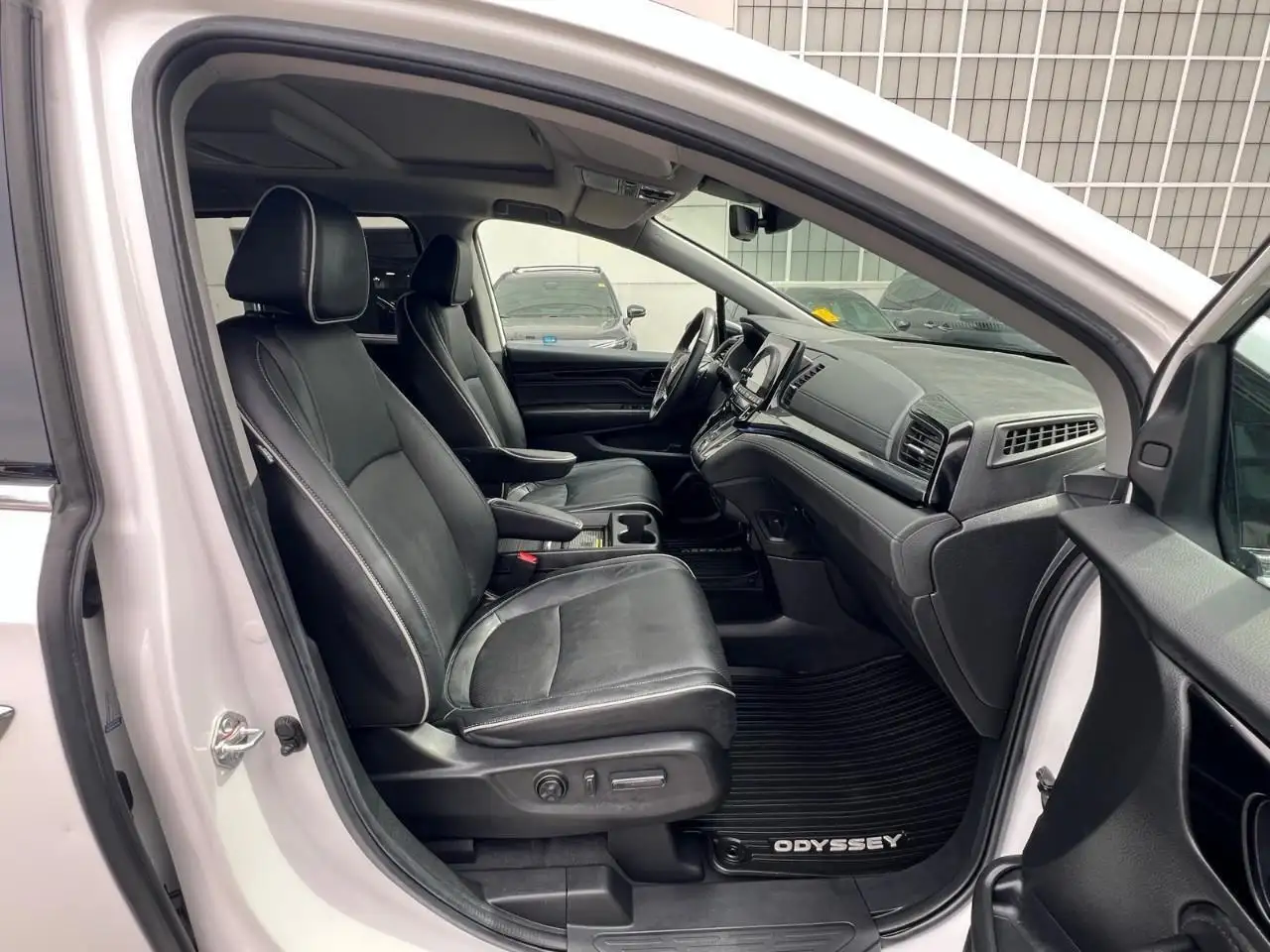 Honda Odyssey снимка Honda Odyssey