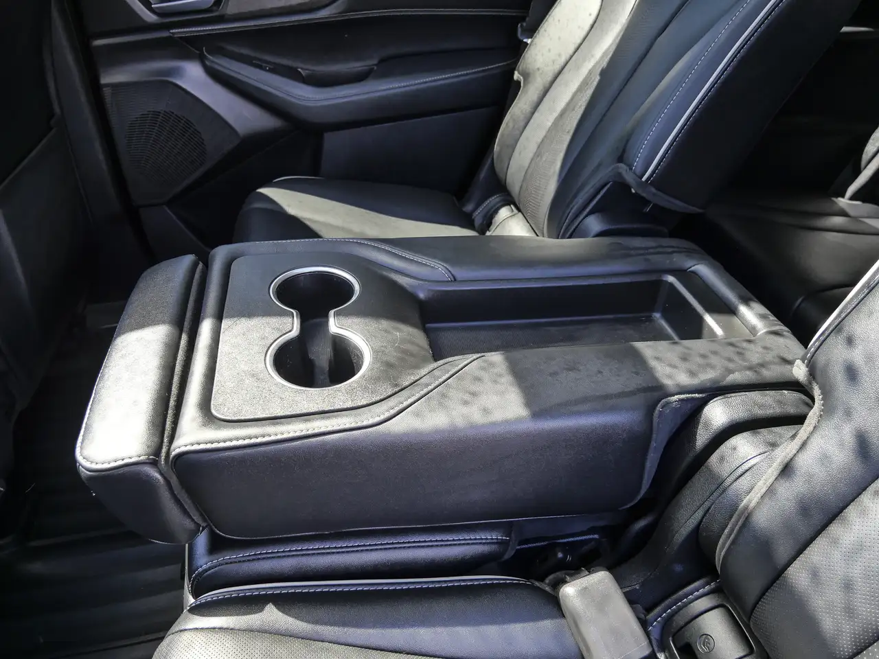 Acura MDX снимка Acura MDX