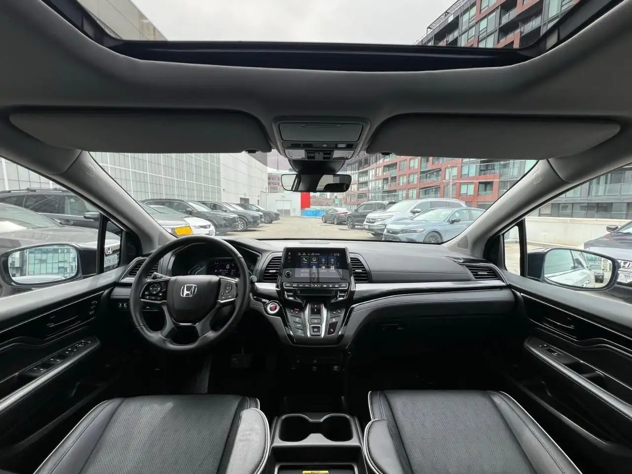 Honda Odyssey снимка Honda Odyssey