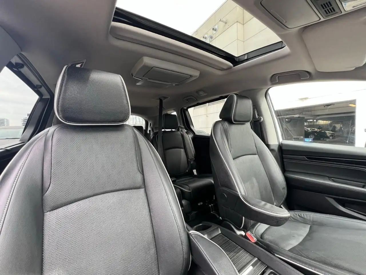 Honda Odyssey снимка Honda Odyssey