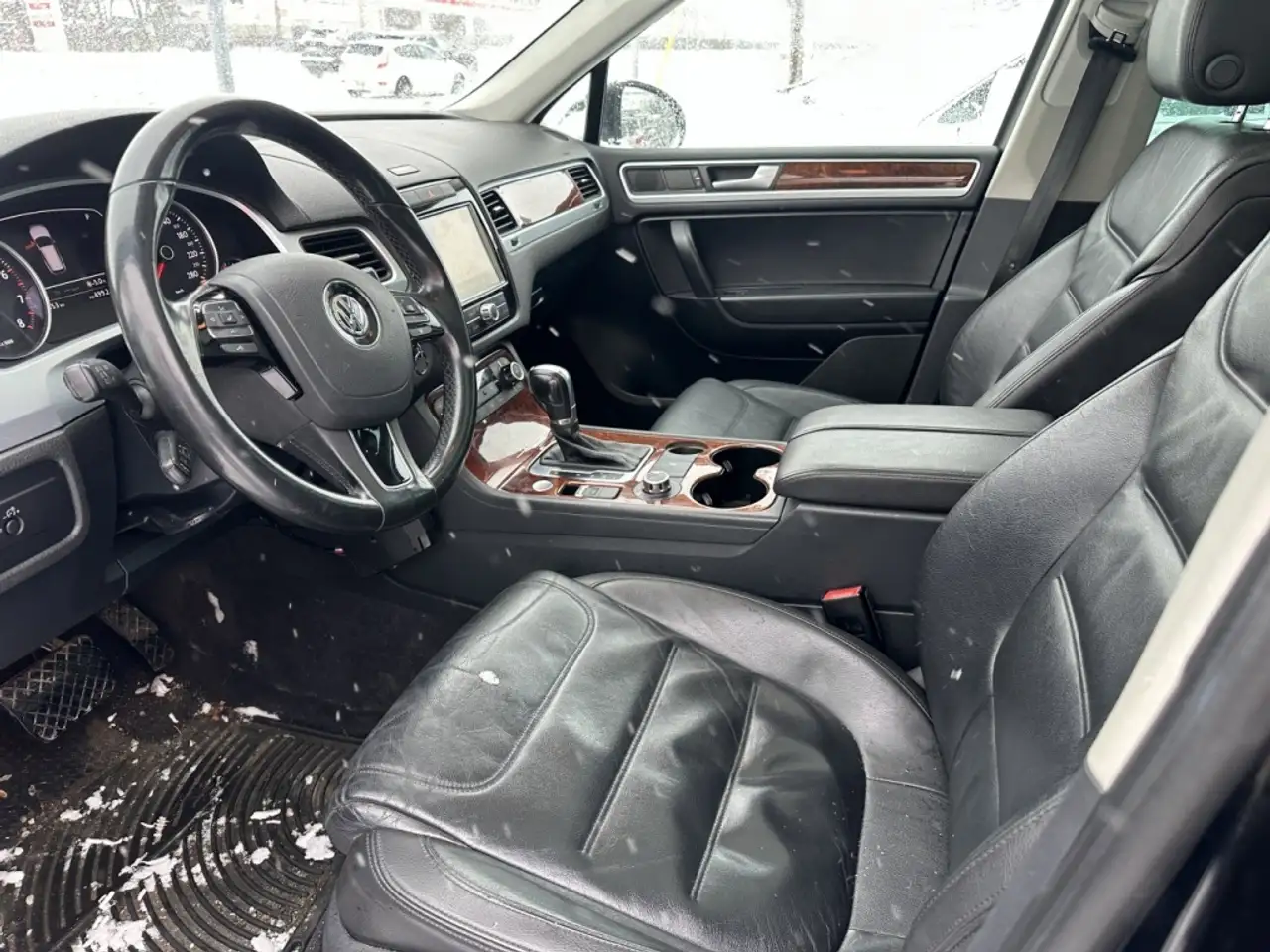 Volkswagen Touareg снимка Volkswagen Touareg