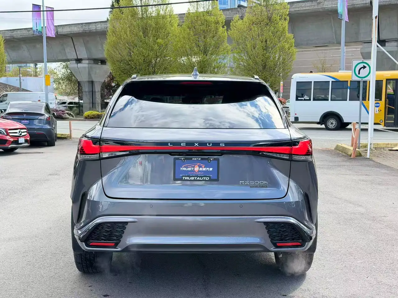 Lexus RX 500h снимка Lexus RX 500h