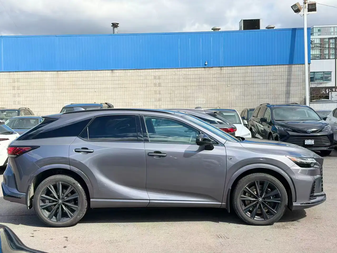 Lexus RX 500h снимка Lexus RX 500h