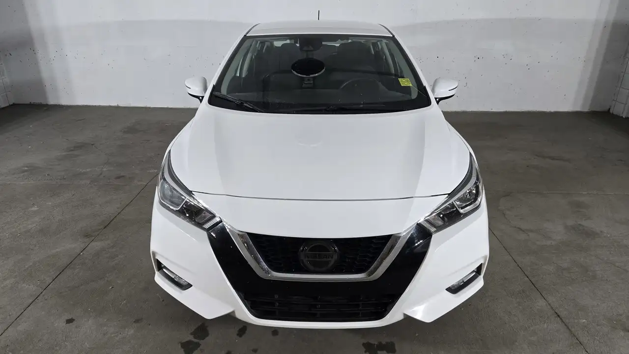 Nissan Versa снимка Nissan Versa