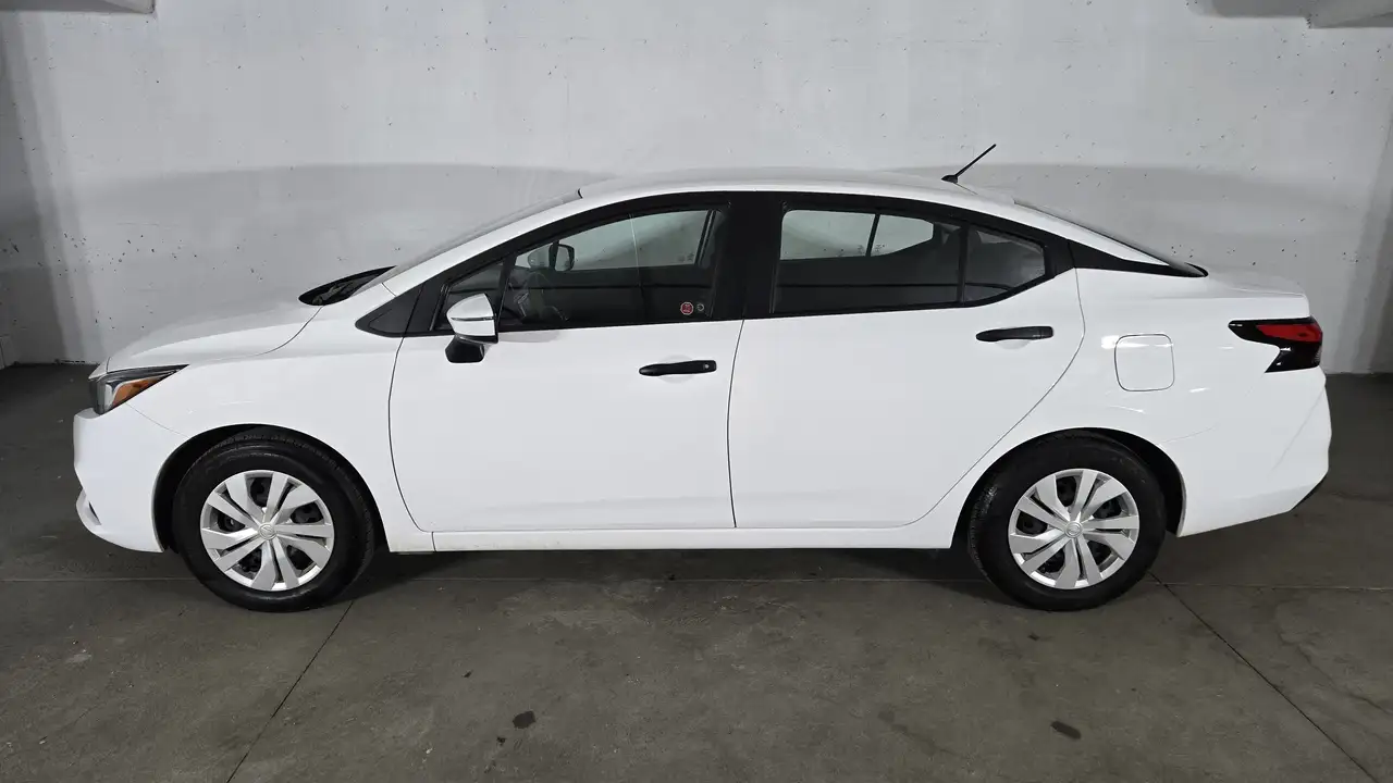 Nissan Versa снимка Nissan Versa
