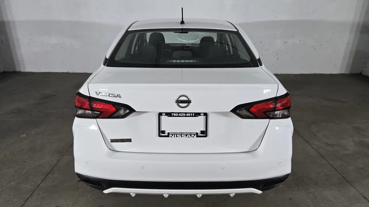 Nissan Versa снимка Nissan Versa