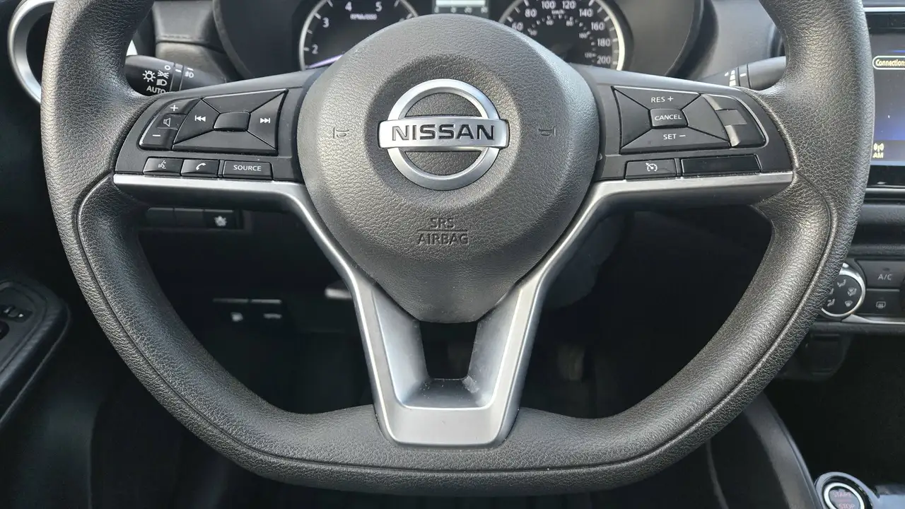 Nissan Versa снимка Nissan Versa