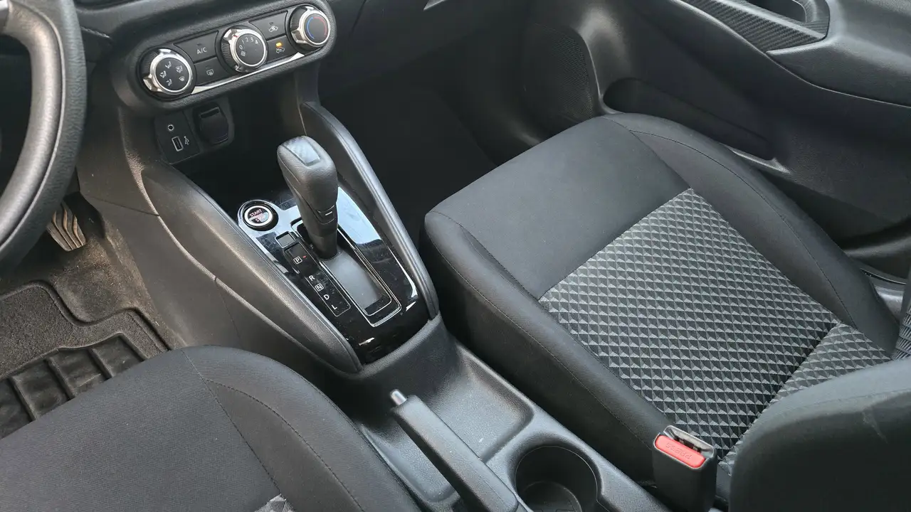 Nissan Versa снимка Nissan Versa