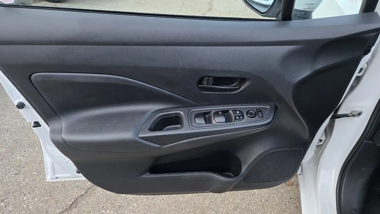 Nissan Versa снимка Nissan Versa