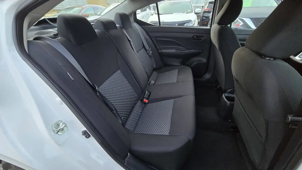 Nissan Versa снимка Nissan Versa