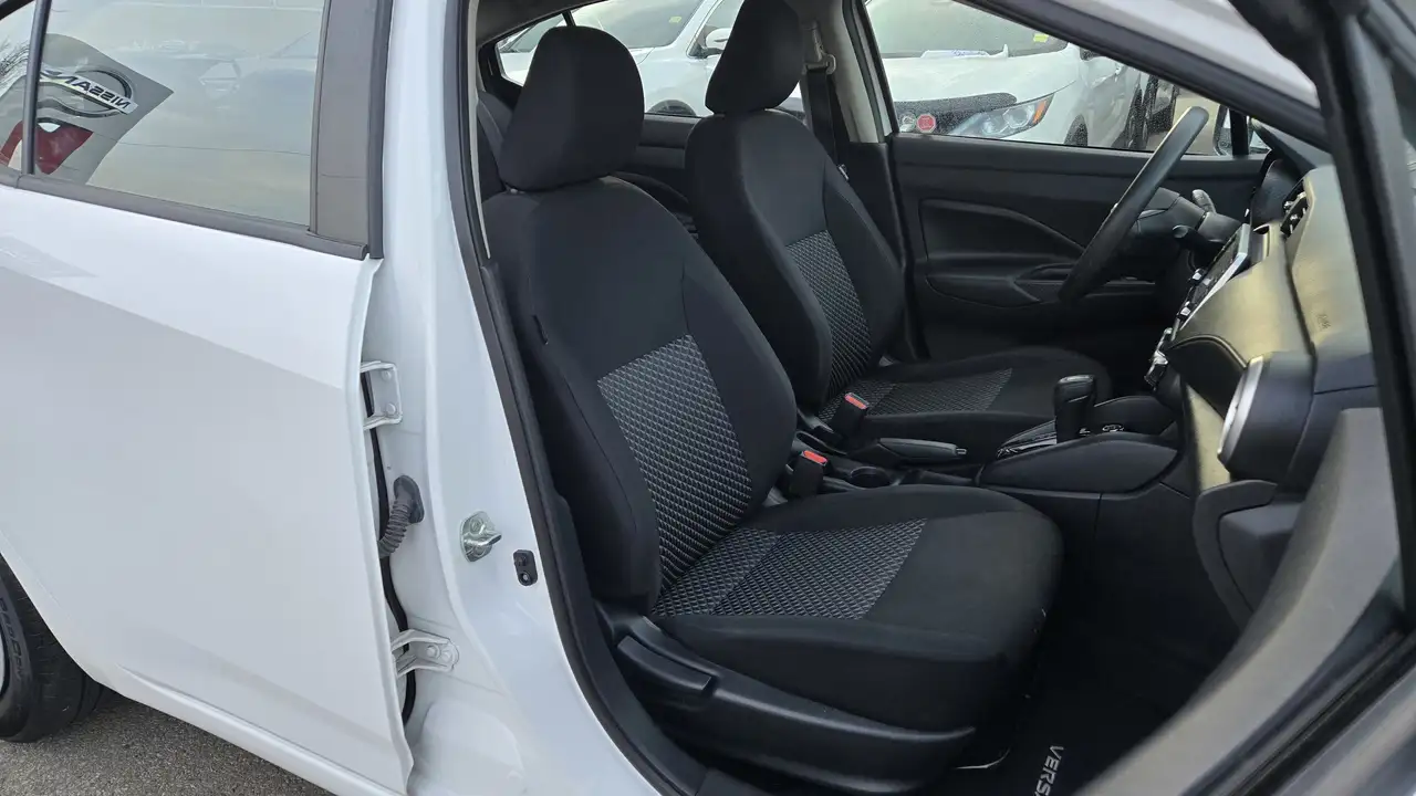 Nissan Versa снимка Nissan Versa