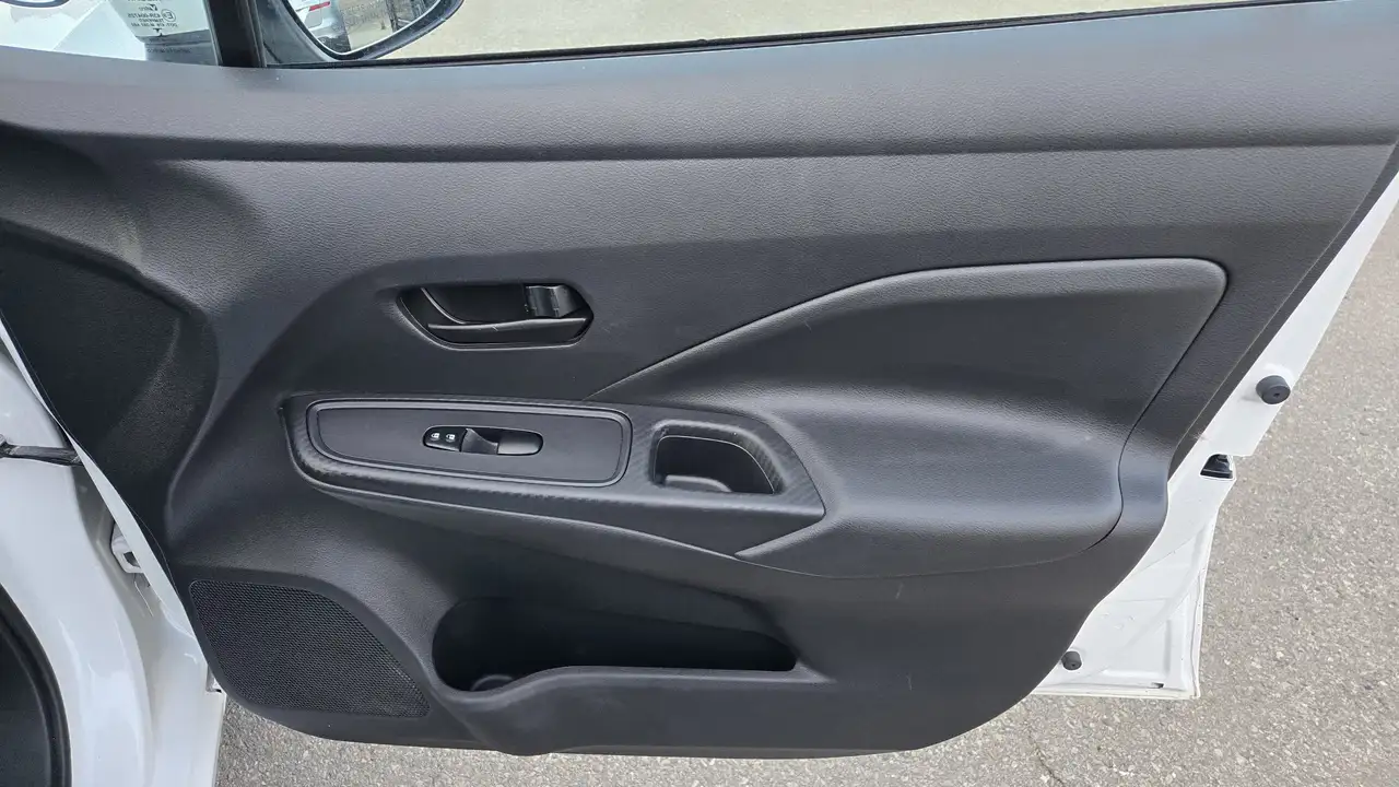 Nissan Versa снимка Nissan Versa