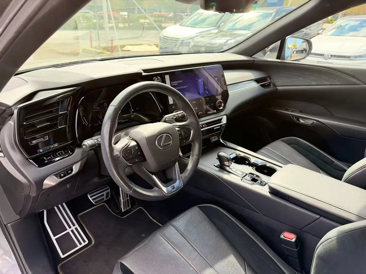 Lexus RX 500h снимка Lexus RX 500h