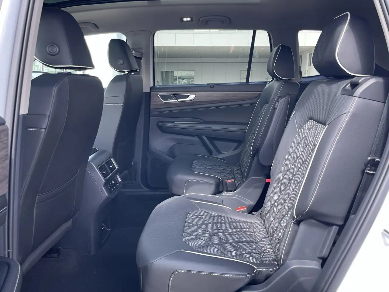 Volkswagen Atlas снимка Volkswagen Atlas