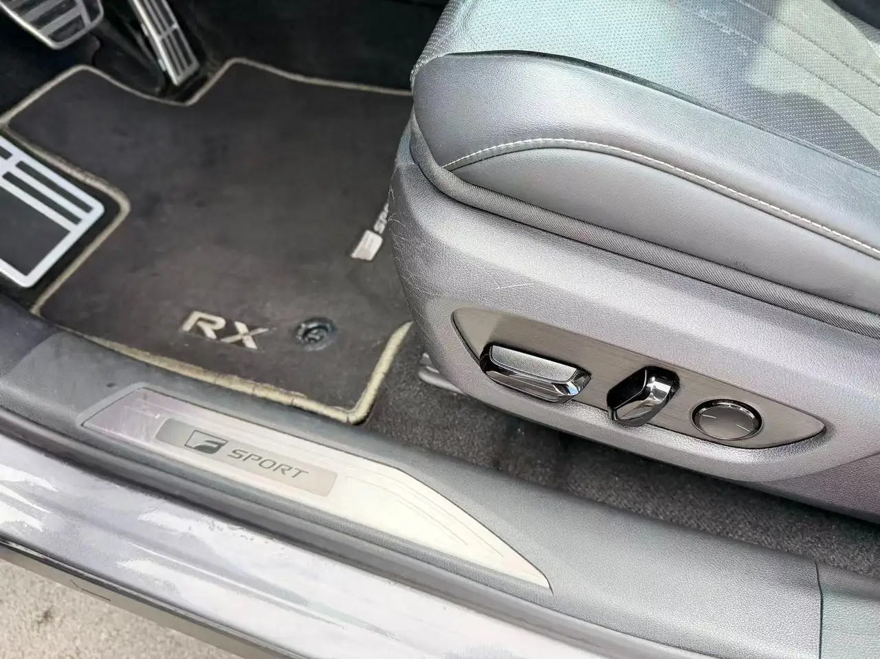 Lexus RX 500h снимка Lexus RX 500h