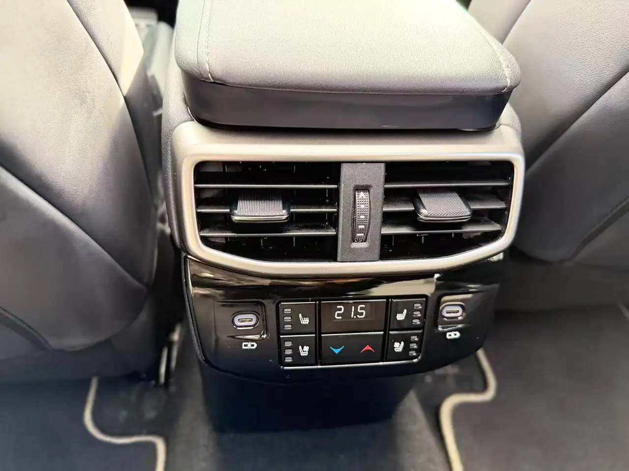 Lexus RX 500h снимка Lexus RX 500h