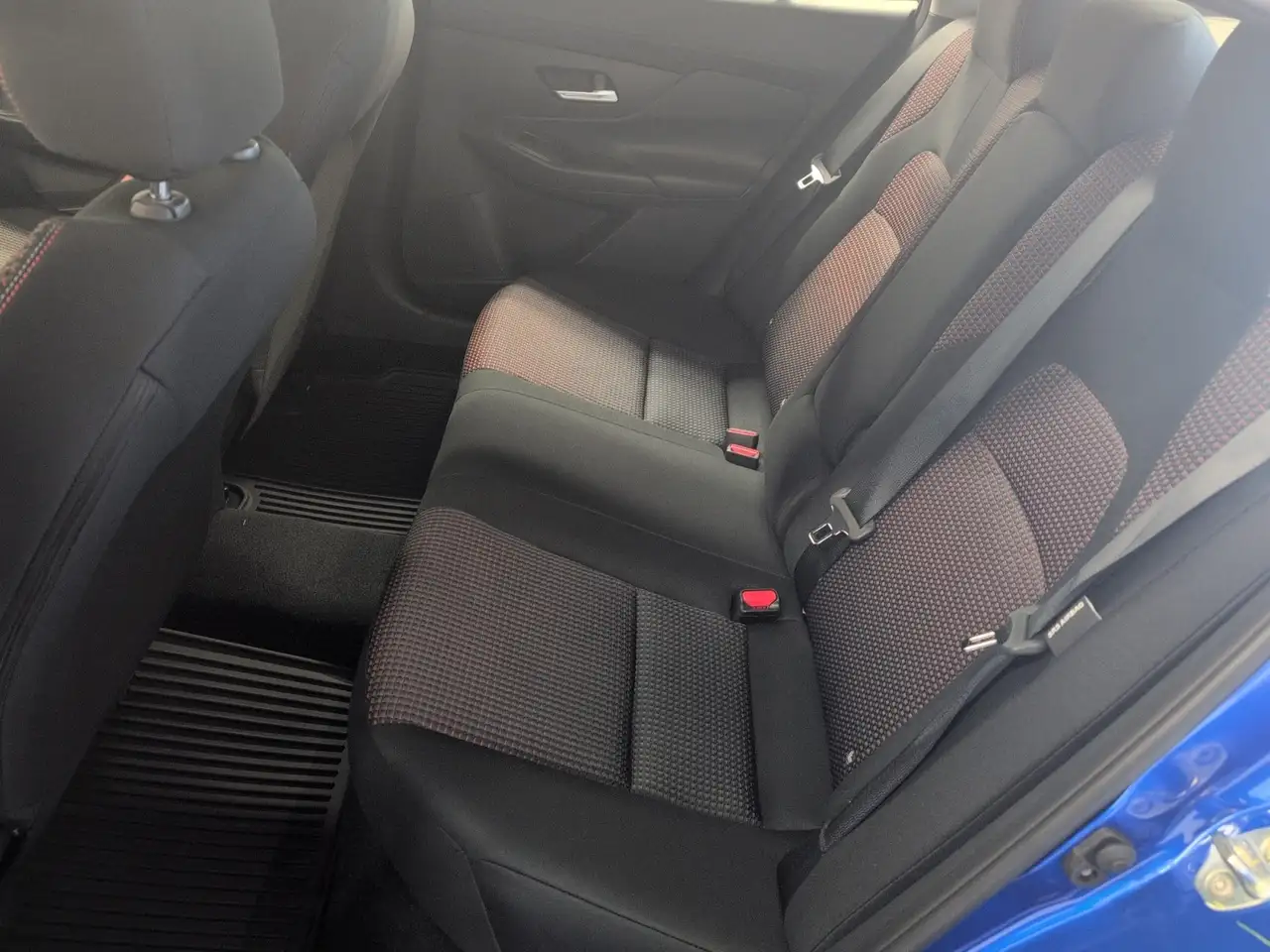 Nissan Sentra снимка Nissan Sentra