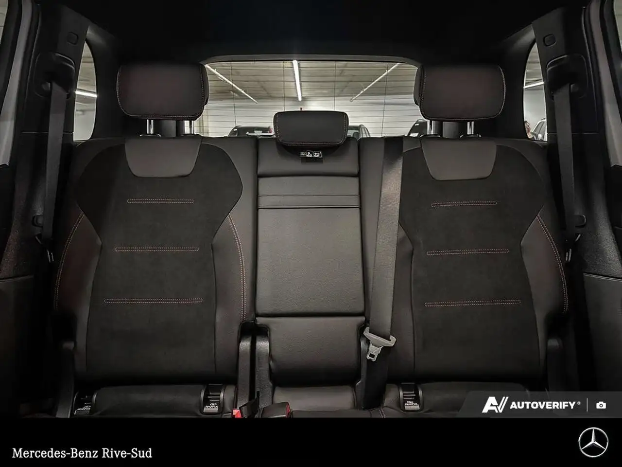 Mercedes-Benz GLB снимка Mercedes-Benz GLB