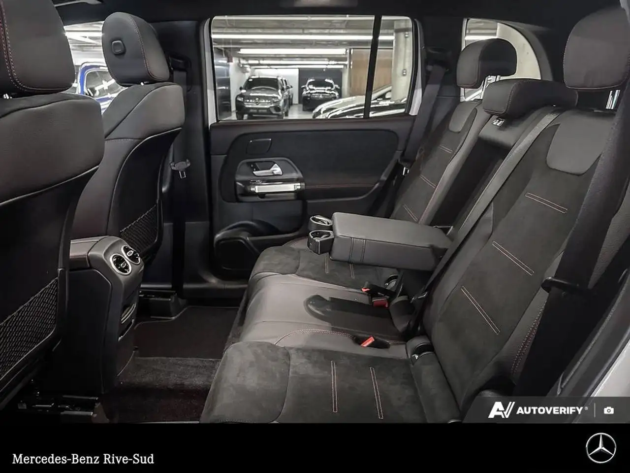 Mercedes-Benz GLB снимка Mercedes-Benz GLB