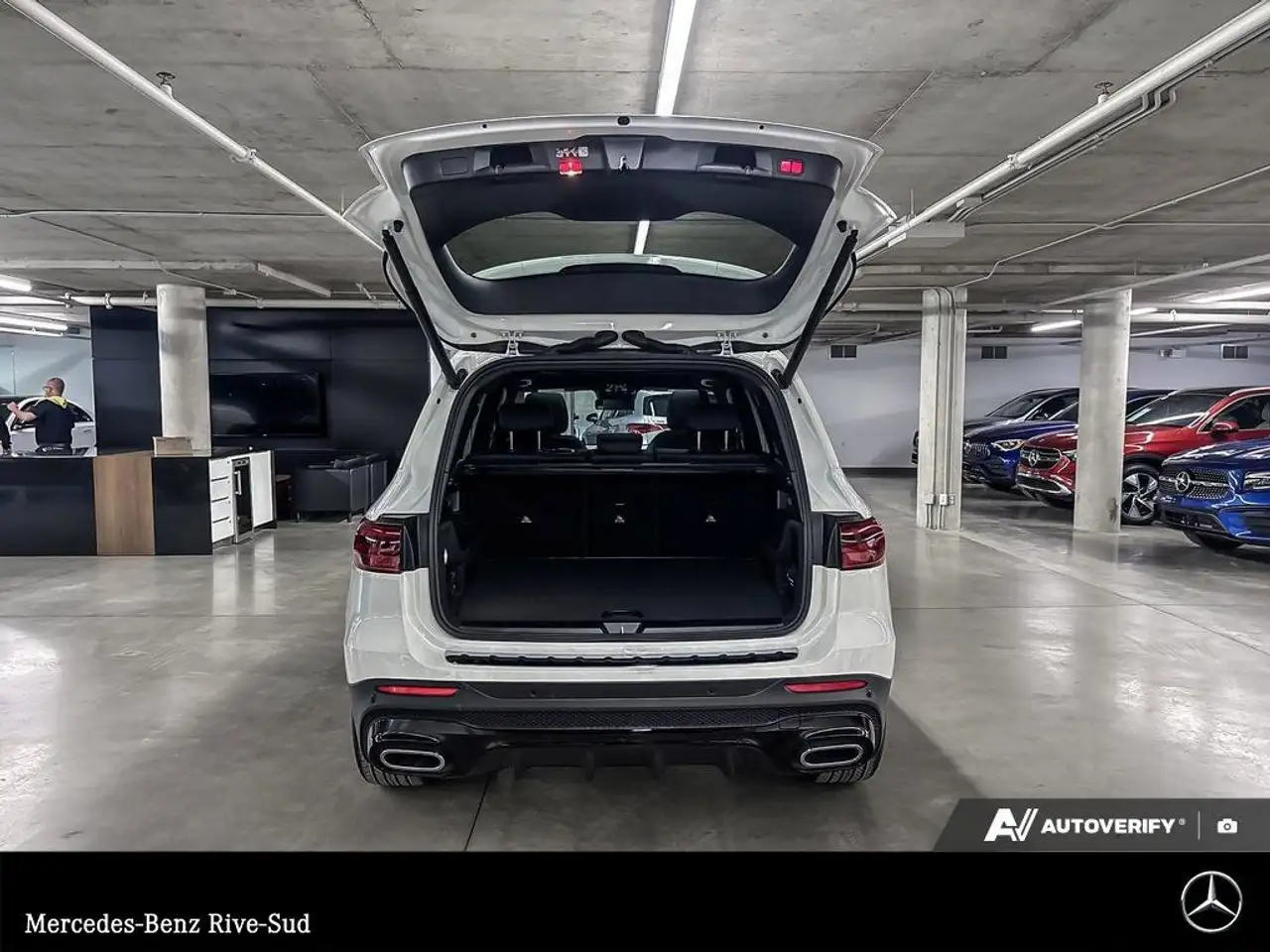 Mercedes-Benz GLB снимка Mercedes-Benz GLB