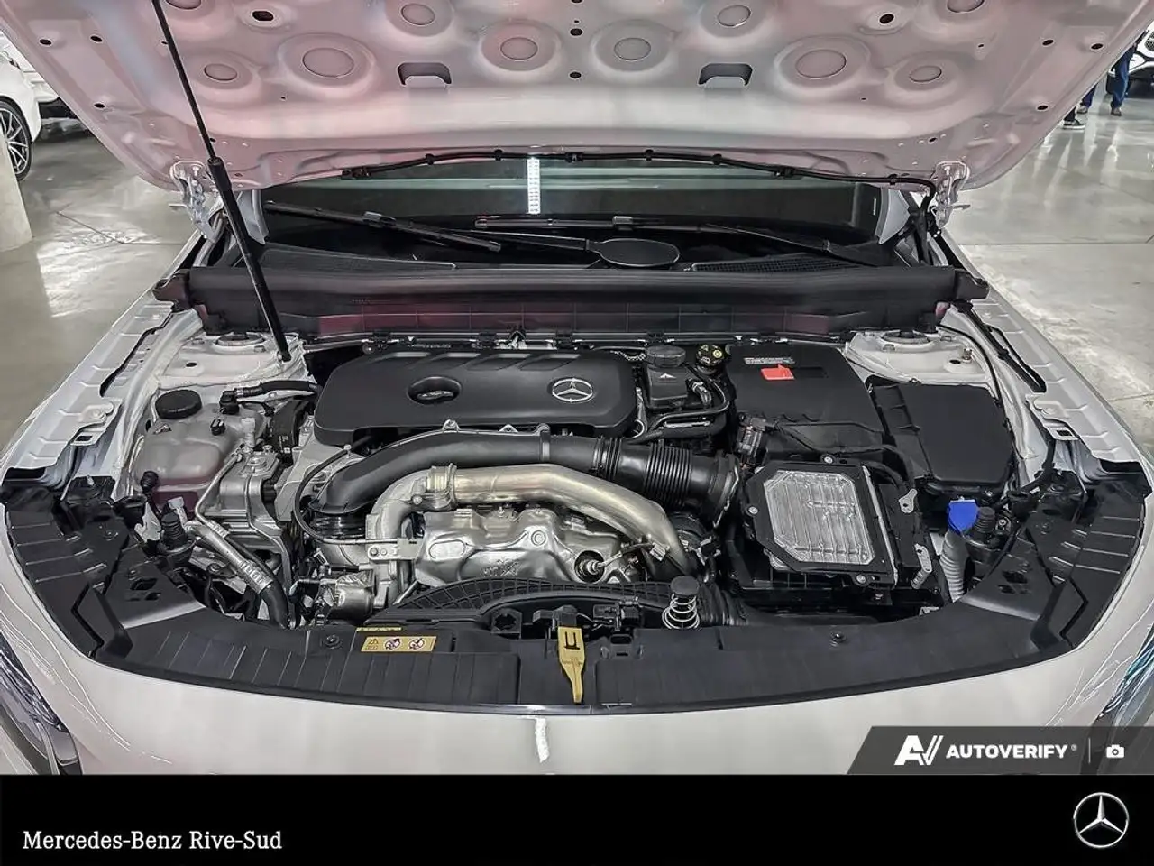 Mercedes-Benz GLB снимка Mercedes-Benz GLB