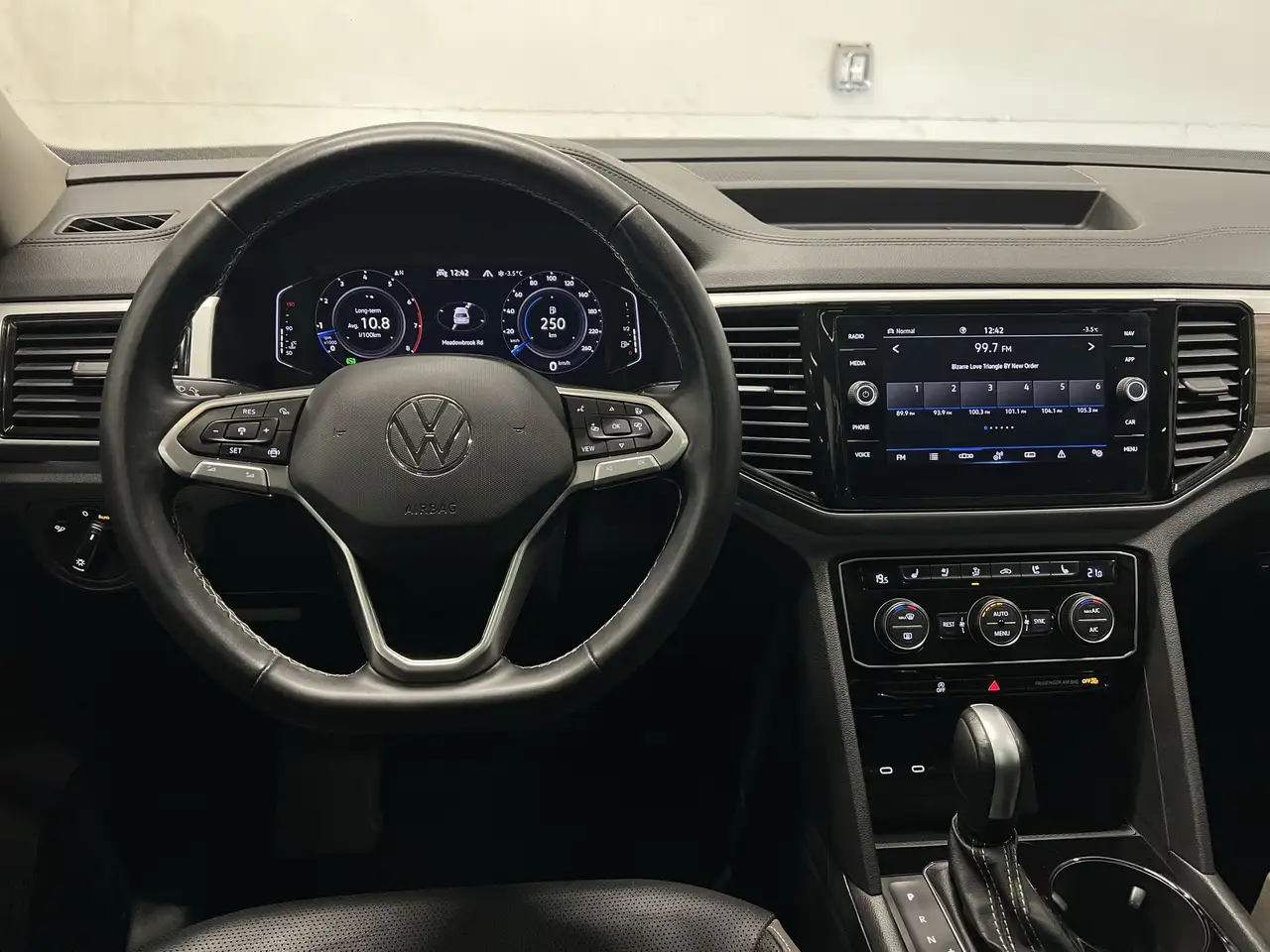 Volkswagen Atlas снимка Volkswagen Atlas