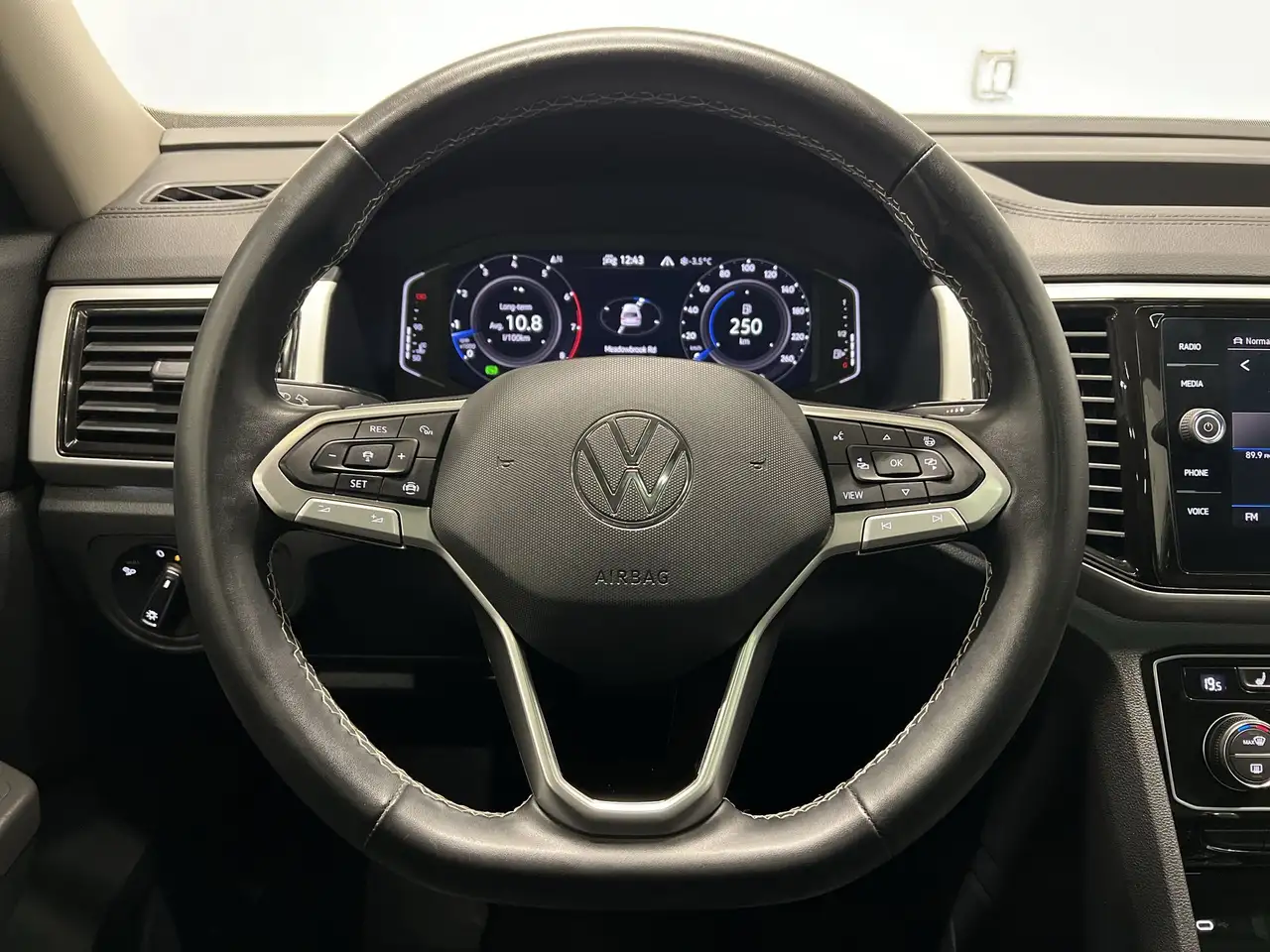 Volkswagen Atlas снимка Volkswagen Atlas
