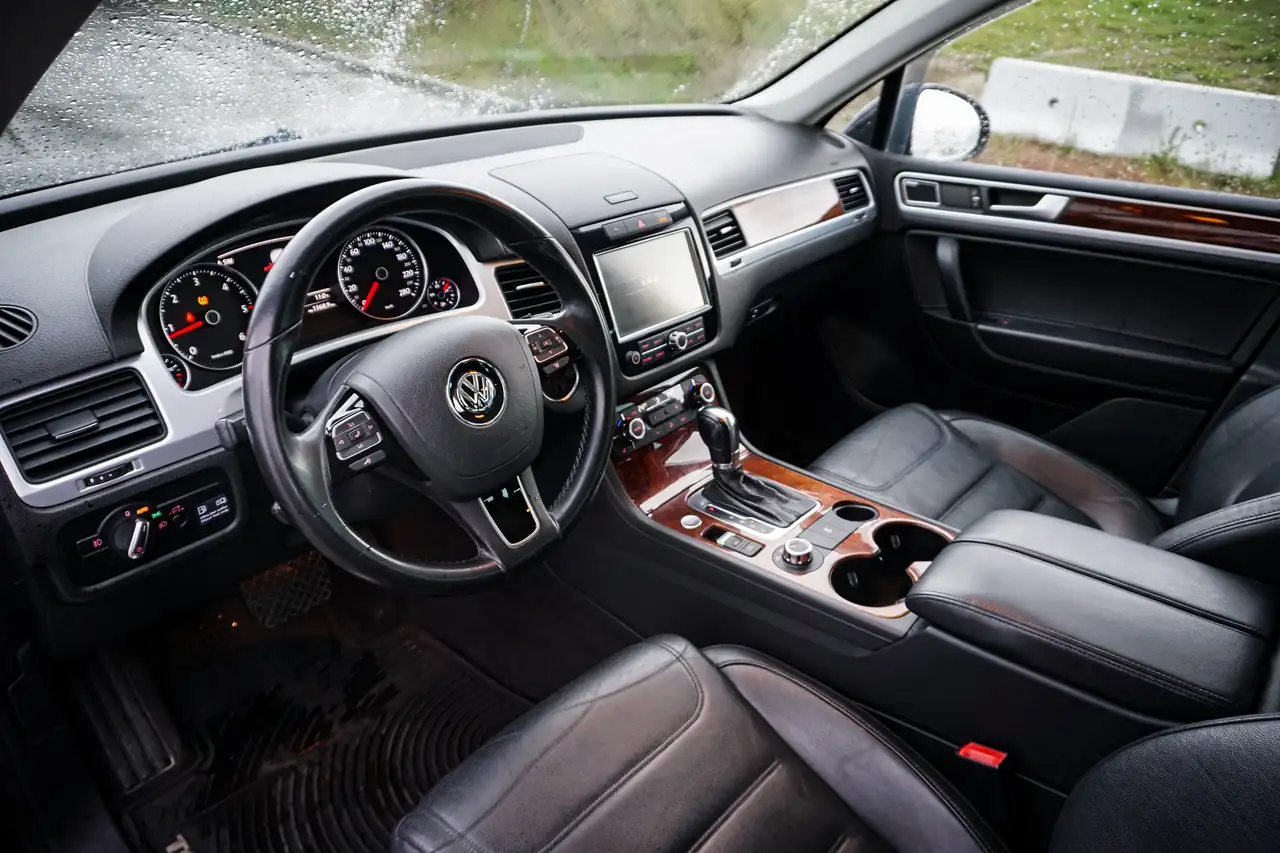 Volkswagen Touareg photo Volkswagen Touareg