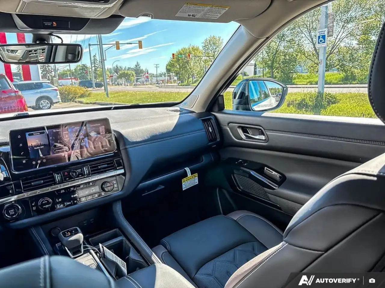 Nissan Pathfinder photo Nissan Pathfinder