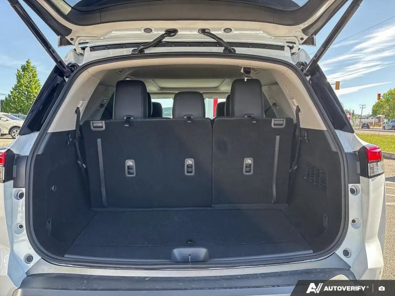 Nissan Pathfinder photo Nissan Pathfinder